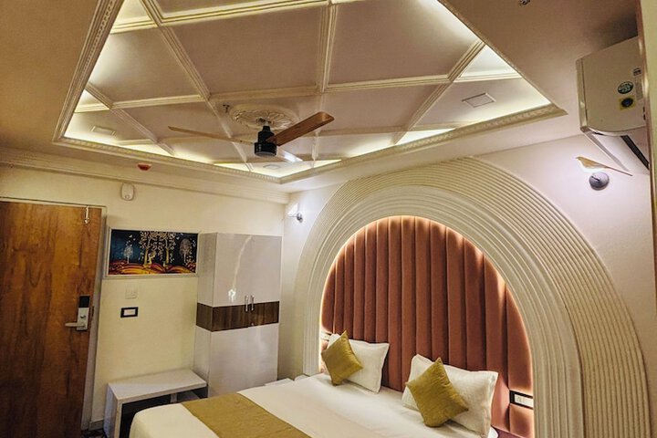 Room 9 of 30