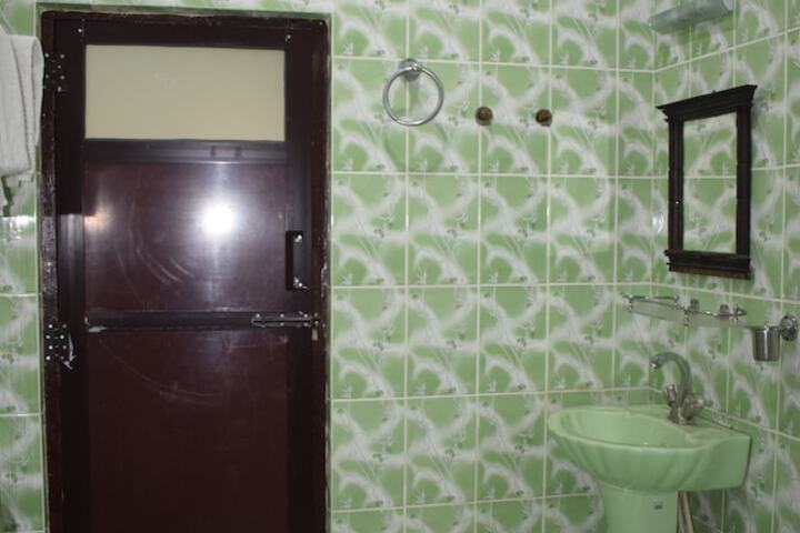 Room 24 of 33