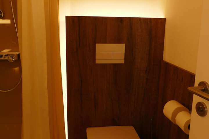 Room 49 of 64