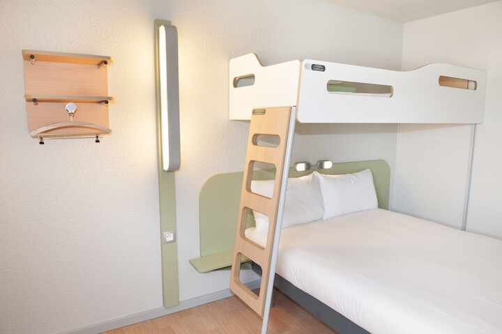 Room 6 of 44