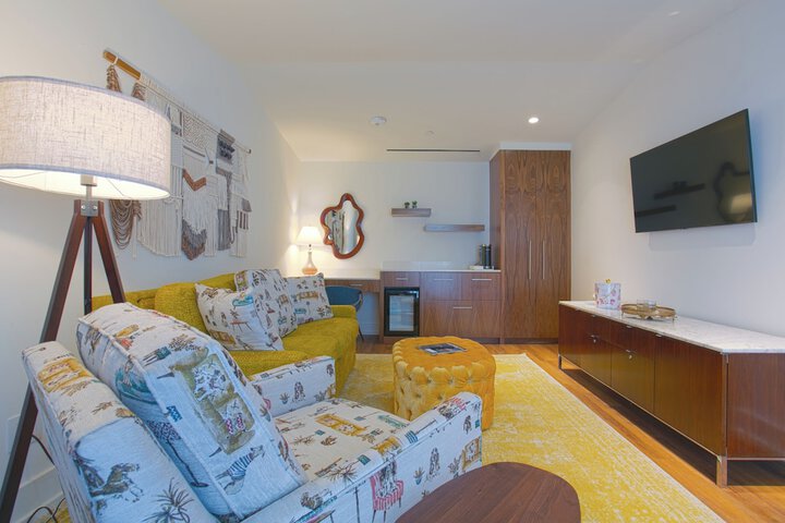 Room 18 of 28