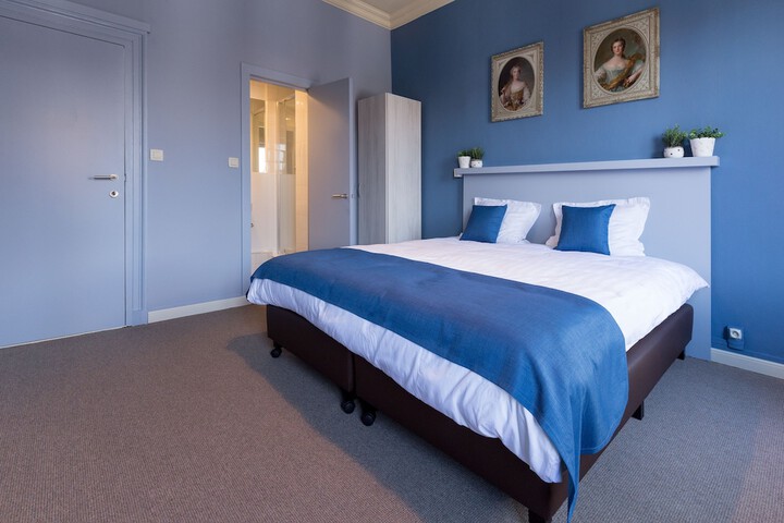 Room 4 of 27