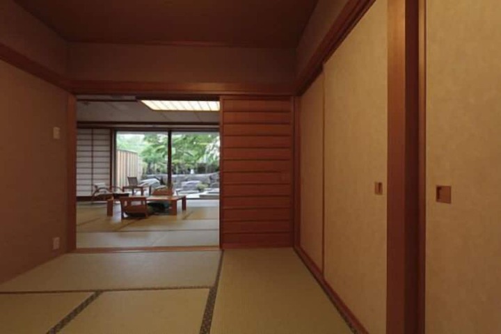 Room 25 of 53