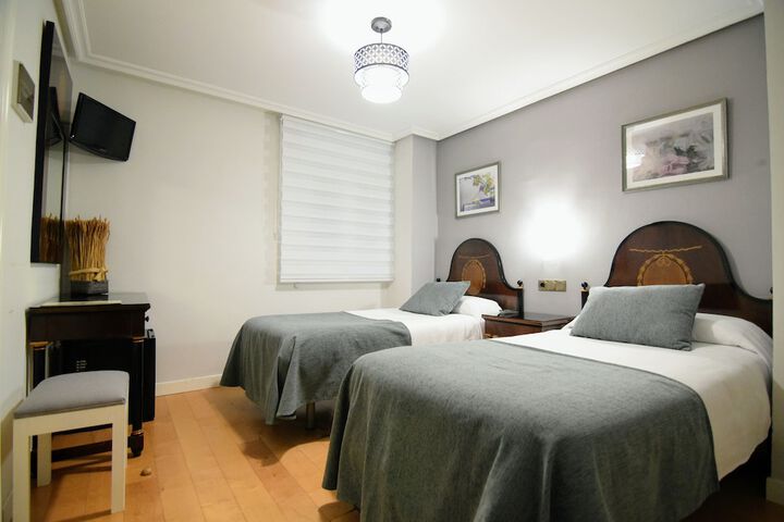 Room 12 of 80