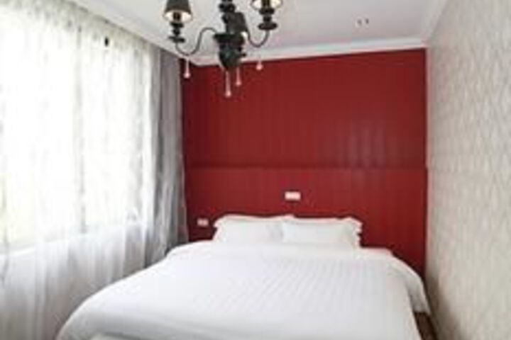Room 14 of 37