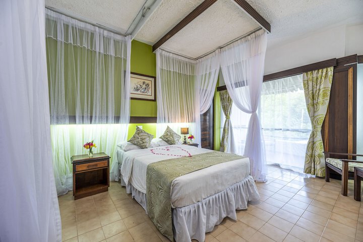 Room 3 of 20