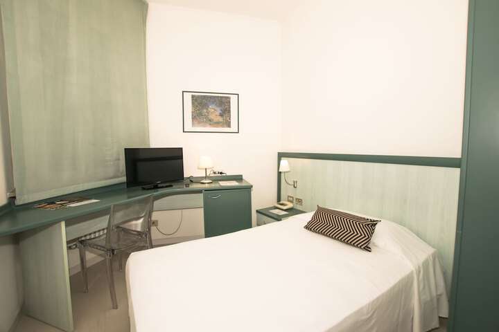 Room 9 of 17