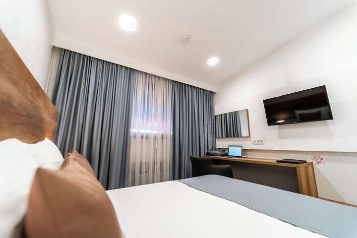 Room 28 of 81