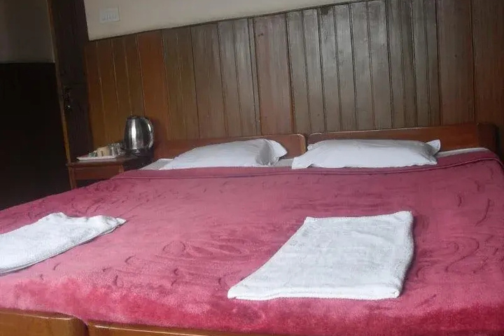 Room 5 of 8