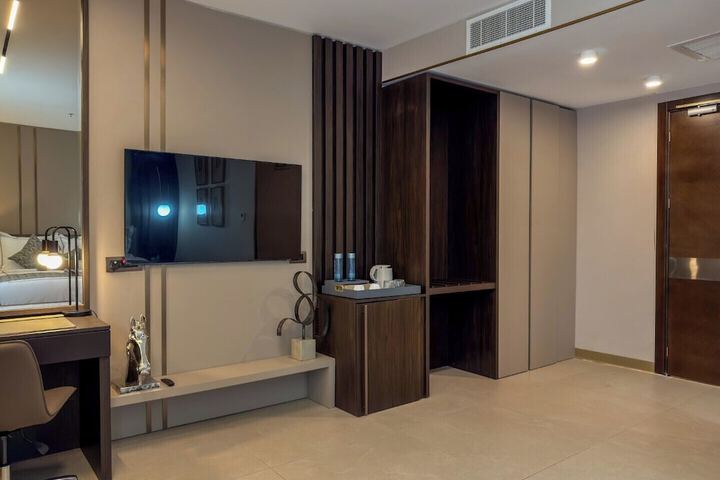 Room 51 of 179