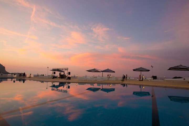 Hotel with Pool