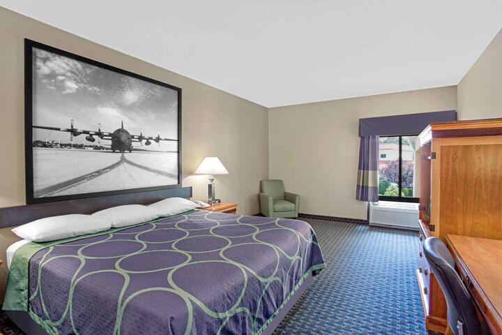 1 King Bed (3 of 19)