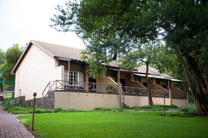 Hotel Exterior 75 of 76