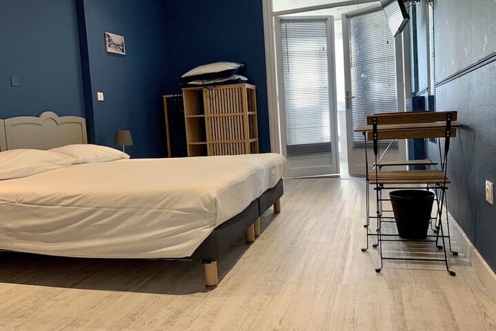 Room 13 of 77