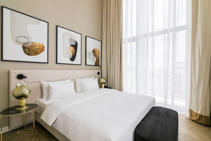 Room 25 of 170