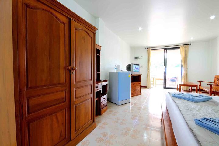 Room 3 of 99