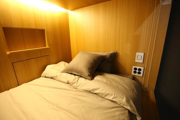 Room 9 of 38