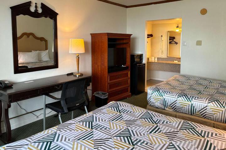 2 Double Beds (7 of 13)