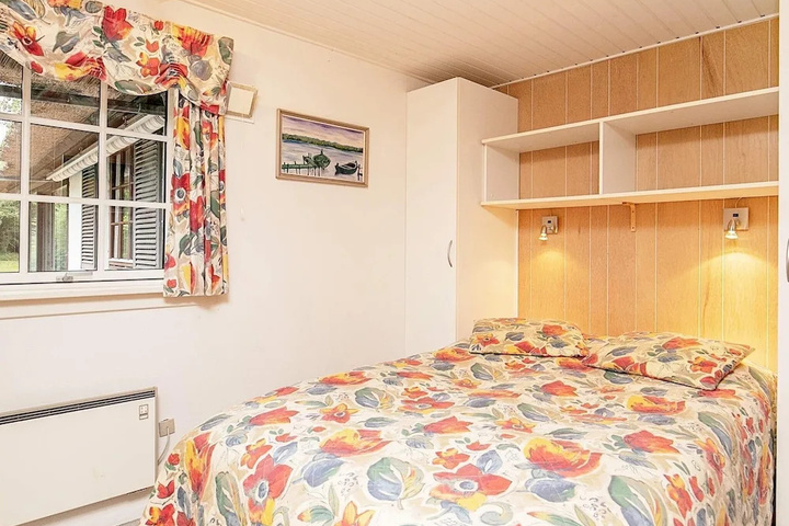Room 4 of 17