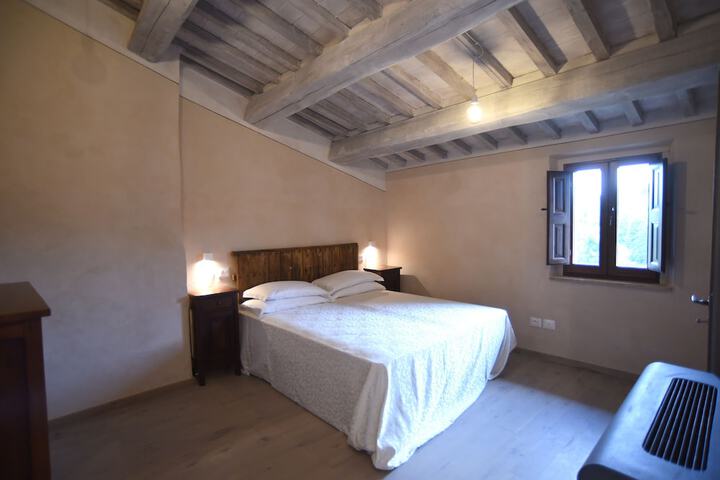 Room 4 of 132