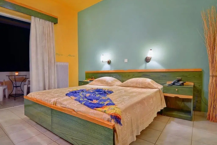 HOTEL KONAKI