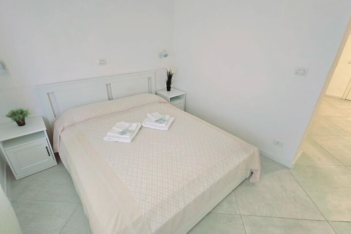 Room 5 of 16
