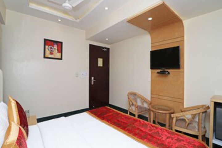 Room 8 of 24