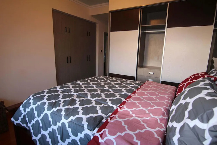 Room 5 of 12