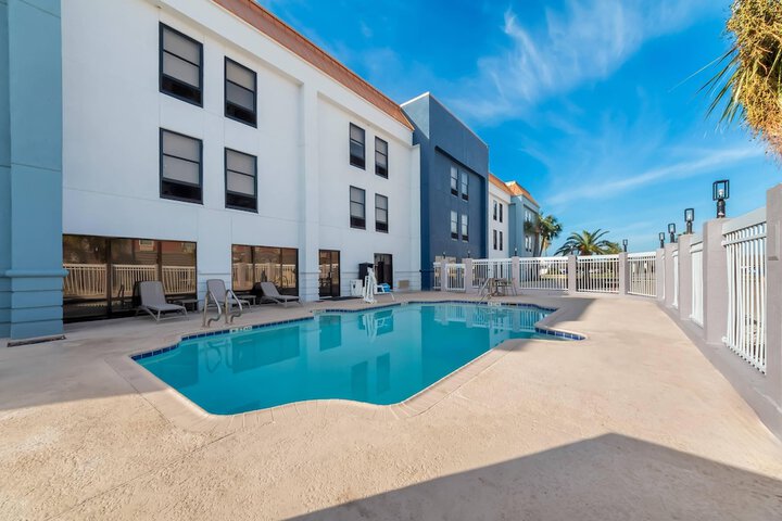 Pool Hotel