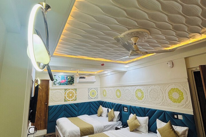 Room 6 of 30