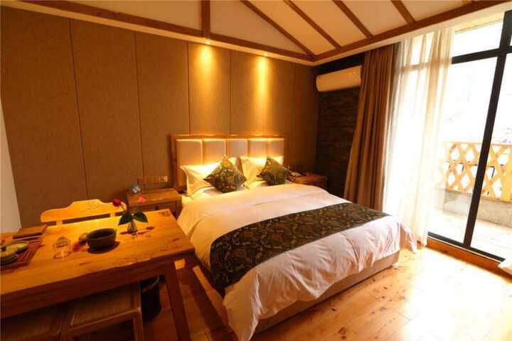 Room 12 of 16