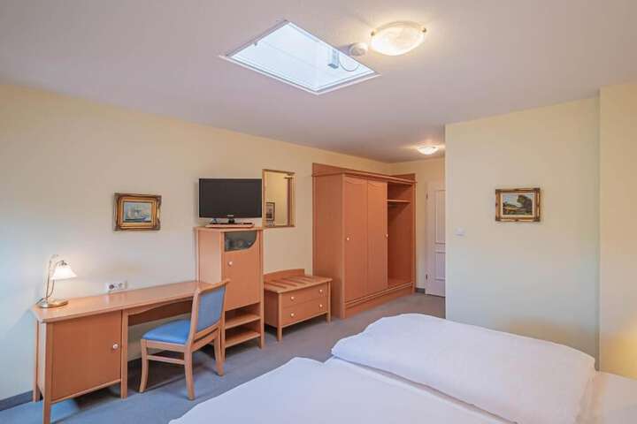 Room 8 of 71