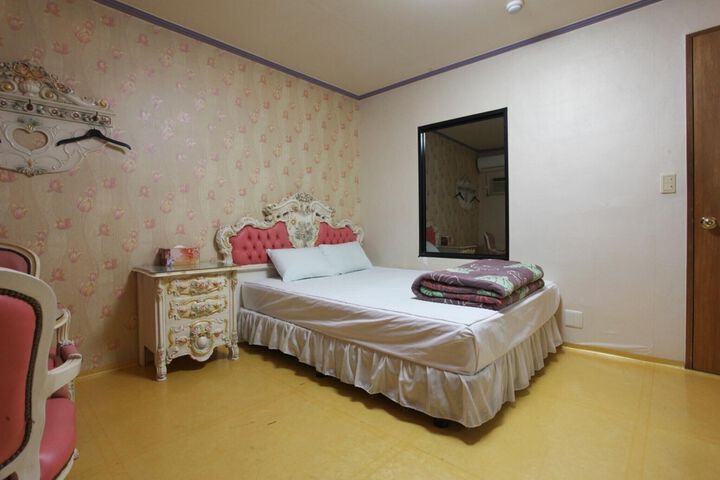 Room 74 of 79