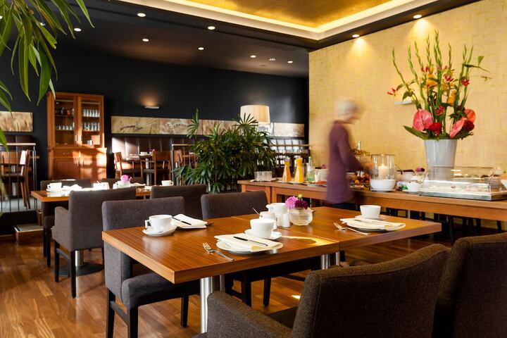Breakfast/Coffee Service 29 of 37