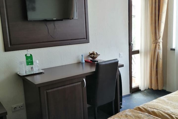 Room 37 of 106