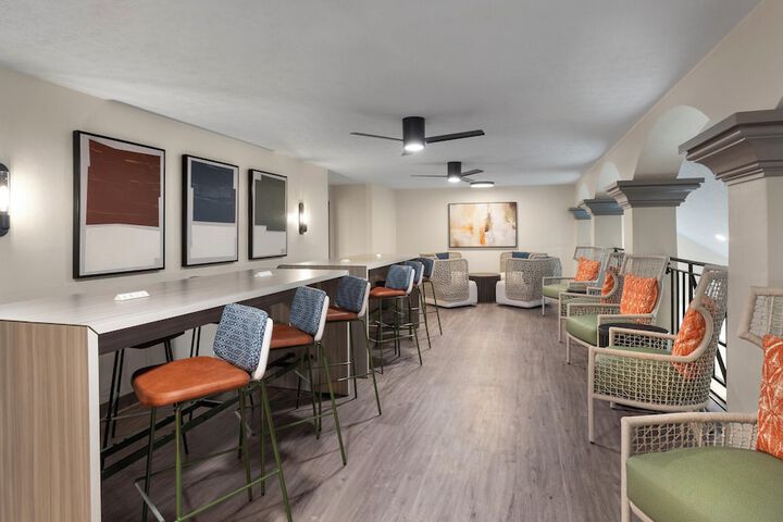 Business Center 212 of 218