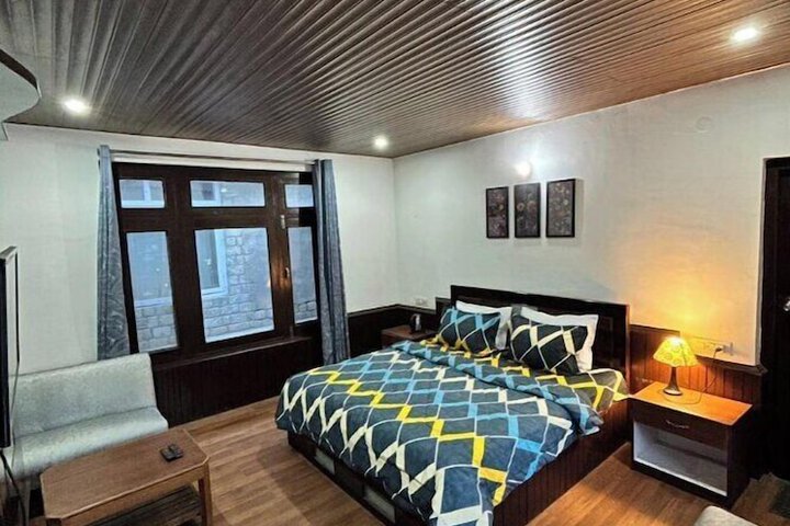 Room 10 of 34