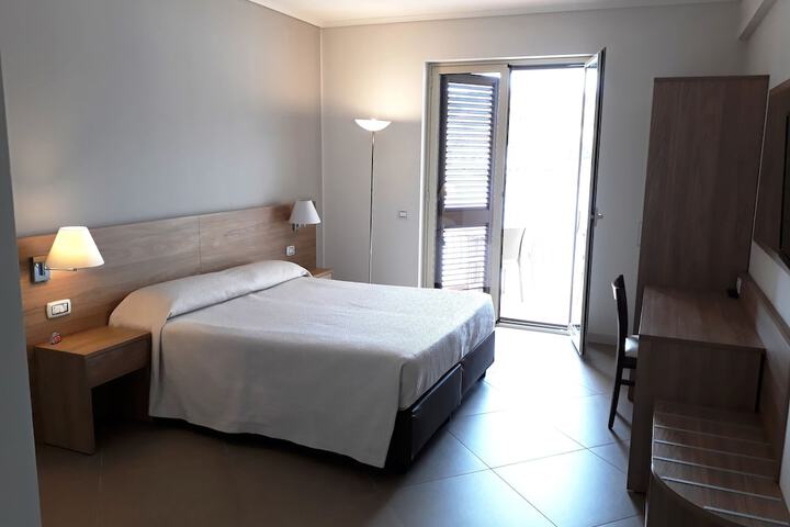 Room 7 of 18