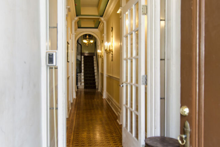 Ballroom/Hall 71 of 91