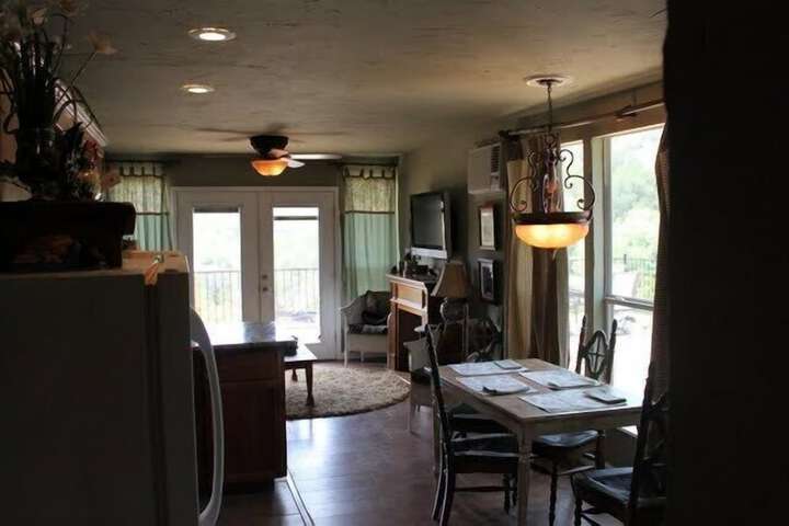 Room 5 of 8