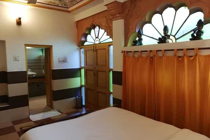 Room 9 of 39