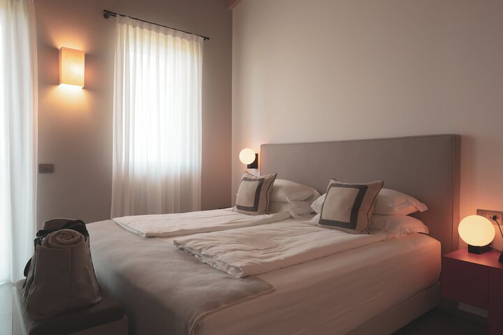 Room 16 of 108