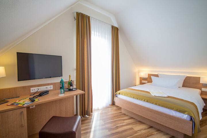 Room 15 of 175