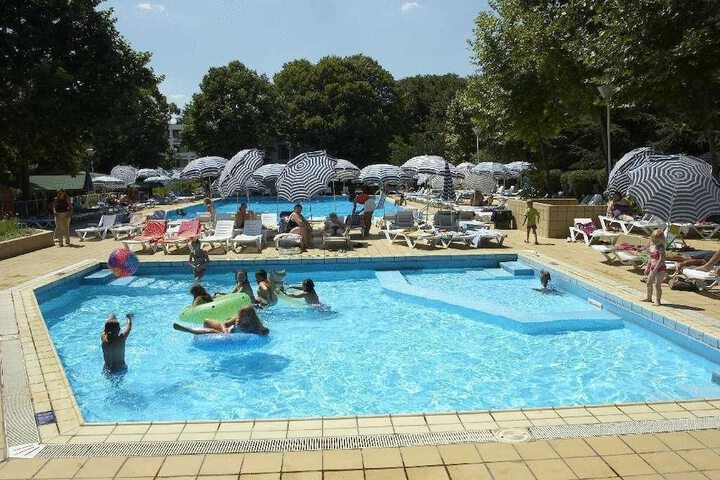Pool 11 of 34