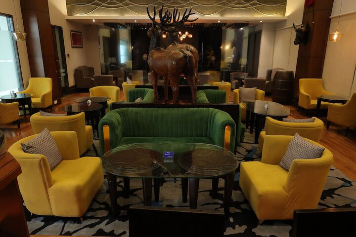 Lounge 64 of 112