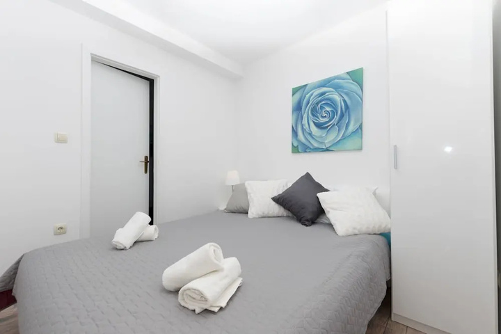 Room 2 of 50