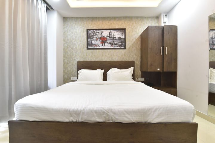 Room 3 of 33