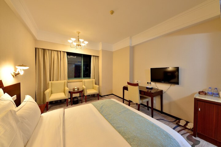 Room 27 of 81
