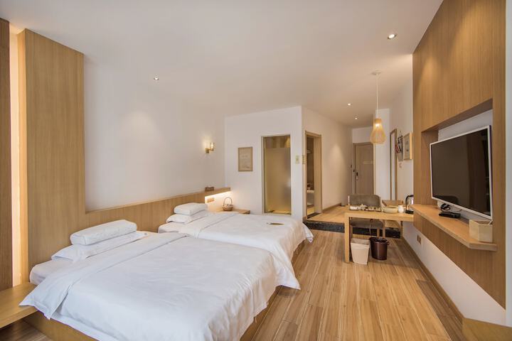 Room 4 of 149