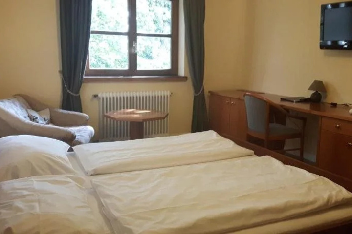 Room 2 of 13
